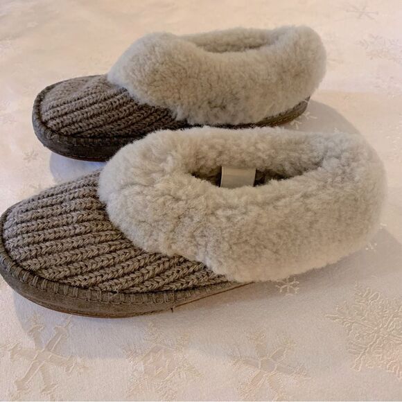 UGG Slippers Gray Ribbed Knit Shearling Sz 6.5 fluffy toe box Gorgeous - Picture 1 of 6